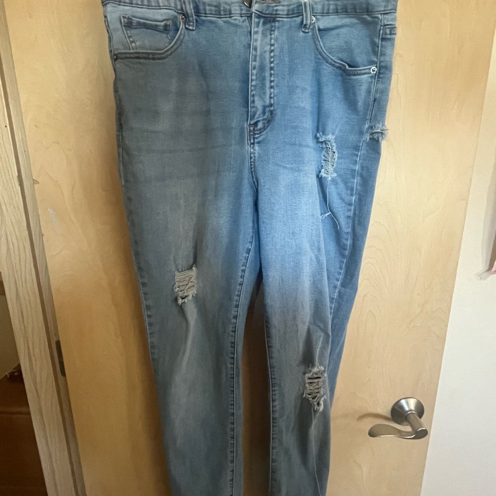 Blue Distressed Jeans with Fading